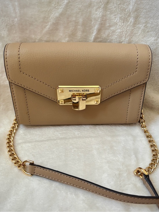 Michael Kors Handbags - Michael Kors Kinsley Nude Beige Crossbody Clutch Gold Chain Bag